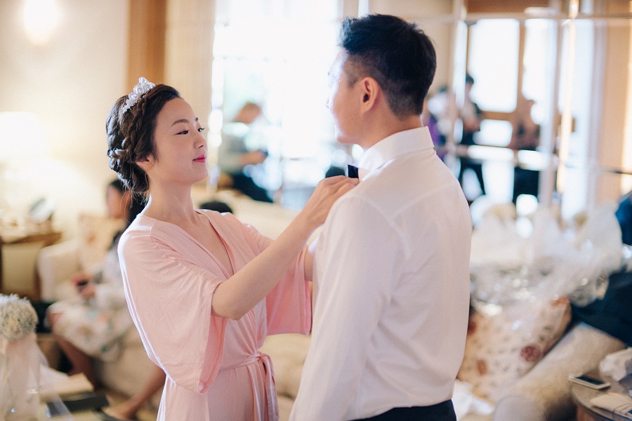 4 Pelican Hill Wedding by Steve Steinhardt Getting Ready