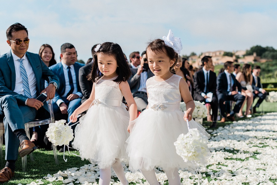 12-Pelican-Hill-Wedding-by-Jeremy-Chou-Photography-Ceremony-Flower-Girls