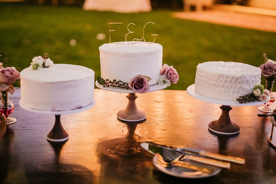 47 Triunfo Creek Vineyard Wedding by Sarah Mack Photography Wedding Cakes